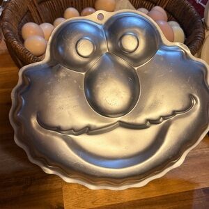 Elmo Wilton cake pan